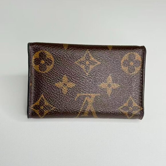 Louis Vuitton Monogram Canvas Keychain with Classic Gold Hardware - Picture 2 of 8